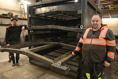 Järeä ”pommiseula” helpottaa ja nopeuttaa raivaajien työtä Järeä ”pommiseula” helpottaa ja nopeuttaa raivaajien työtä