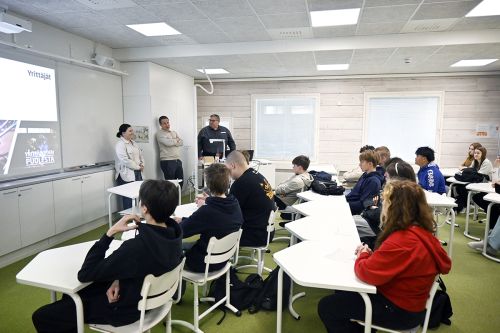 Yrittäjyydestä kerrottiin Yhteiskoululla Yrittäjyydestä kerrottiin Yhteiskoululla