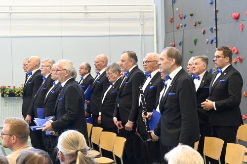 Mieskuoron kevätkonsertissa upea viihdetunnelma