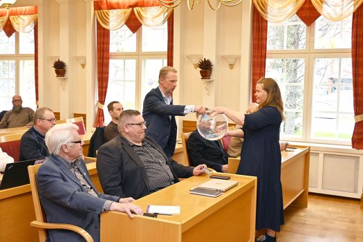 Jukka Tapiola valittiin uudeksi kunnanjohtajaksi Jukka Tapiola valittiin uudeksi kunnanjohtajaksi