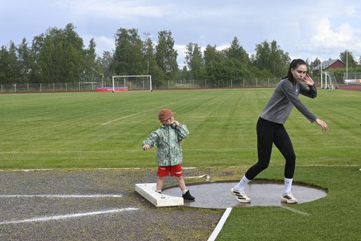 Torstaisin riittää tekemistä yleisurheilun parissa Torstaisin riittää tekemistä yleisurheilun parissa